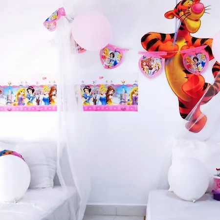 Disney's Slumber Party Habitación en casa particular